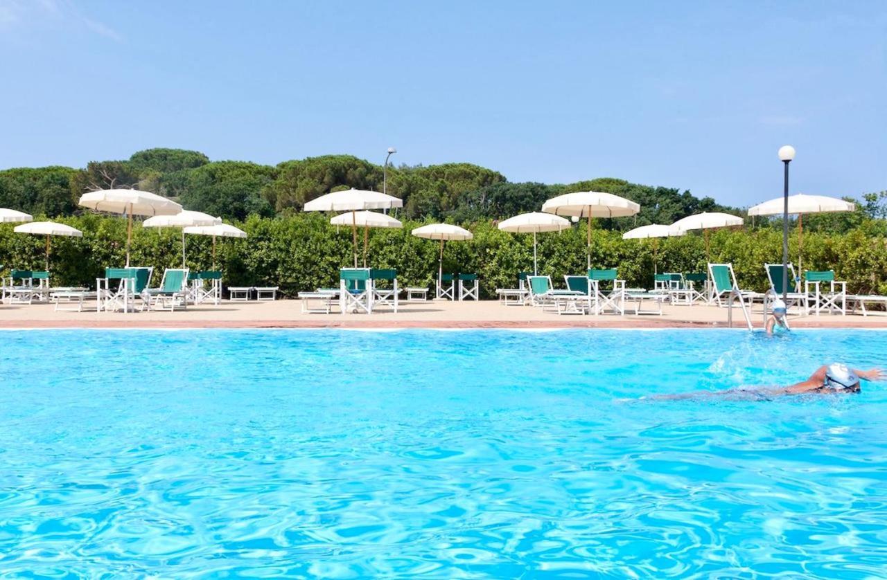 Isa-Apartments 4 Beds In Residence With Swimming-Pool In San Vincenzo, Just 600 Meters From The Sea Extérieur photo