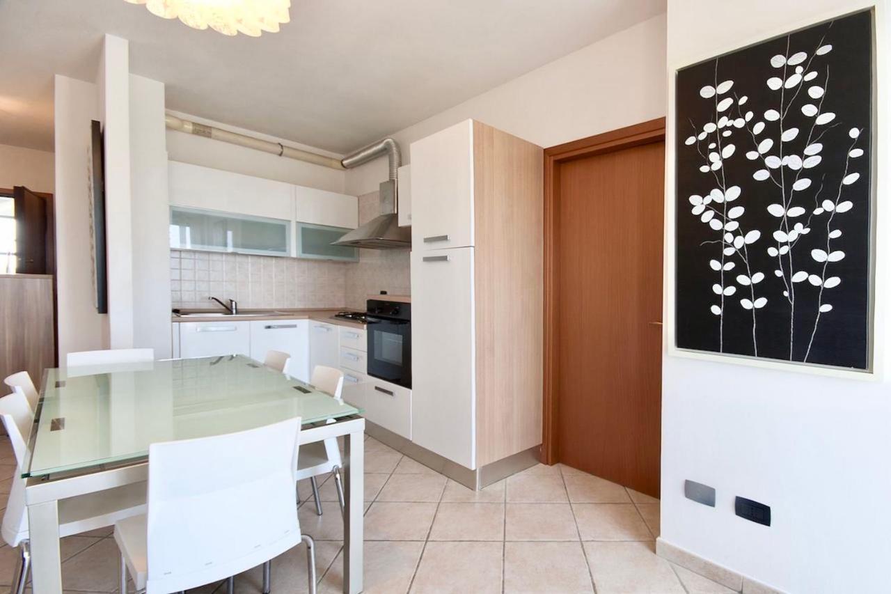 Isa-Apartments 4 Beds In Residence With Swimming-Pool In San Vincenzo, Just 600 Meters From The Sea Extérieur photo
