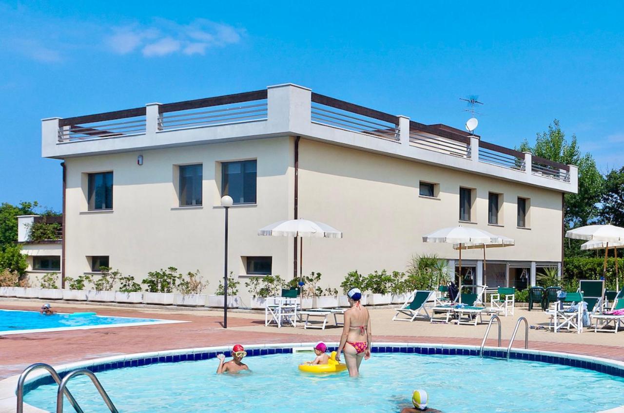 Isa-Apartments 4 Beds In Residence With Swimming-Pool In San Vincenzo, Just 600 Meters From The Sea Extérieur photo